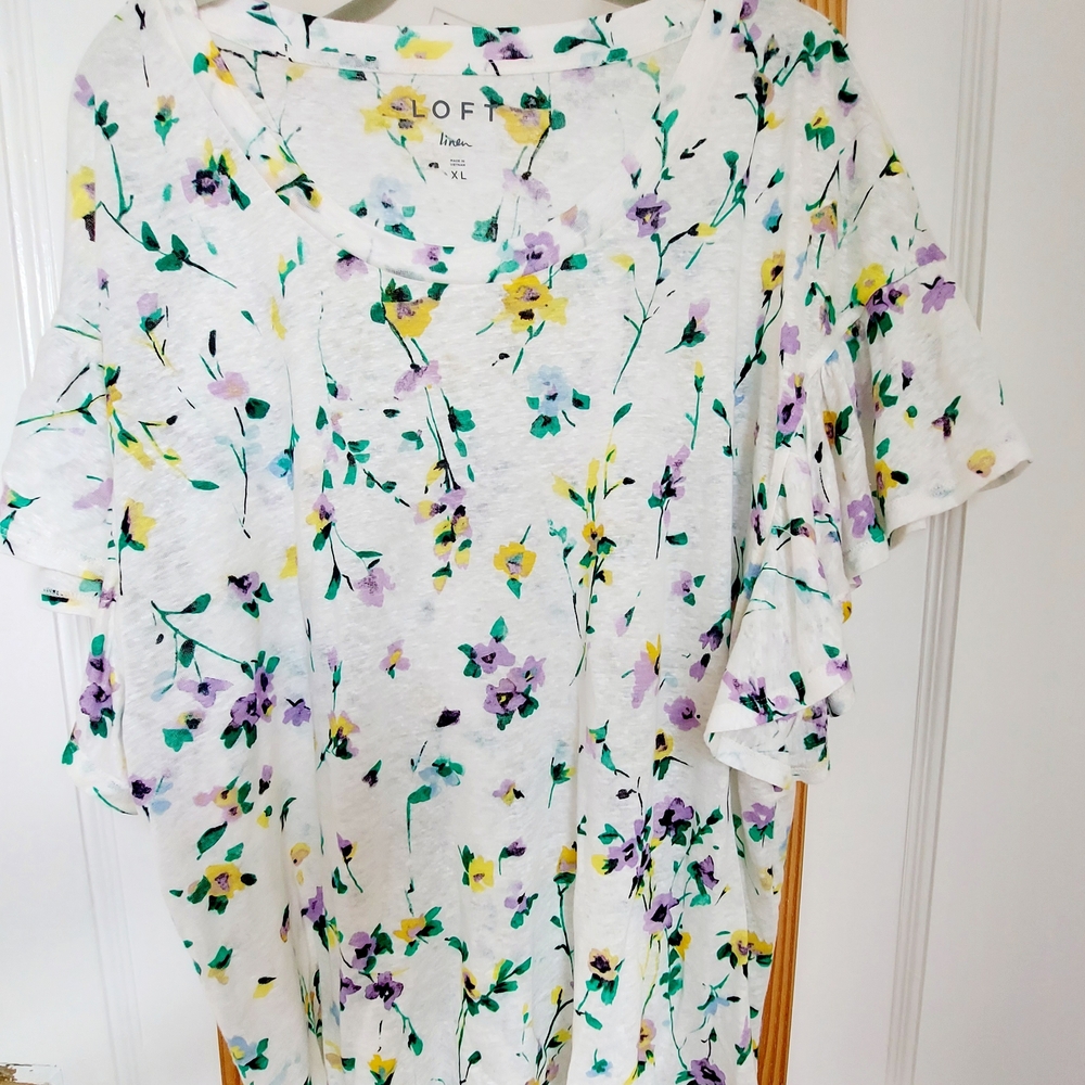 Linen Ruffle Sleeve Floral Top